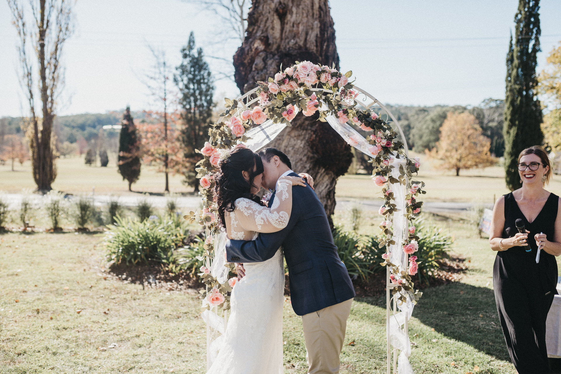 bowral outdoors ceremony kiss